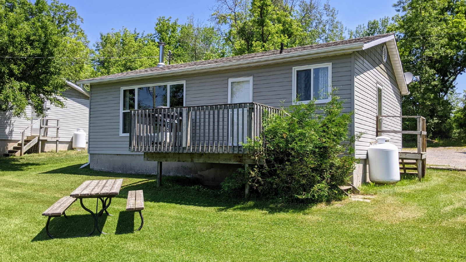 Pigeon-Lake-Resort-Cottage-fifteen-exterior